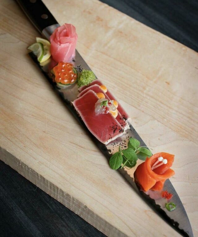 4 Restoran Ini Sama Sekali Lupa Kalau Piring Masih Eksis